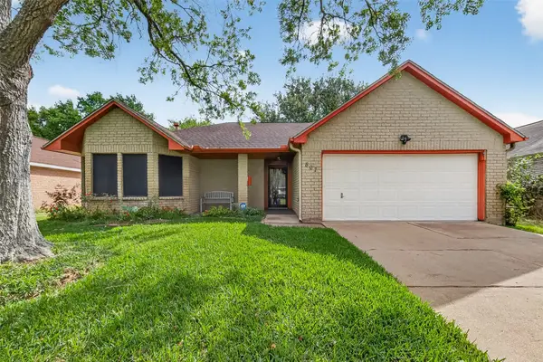 807 Forest Oaks Lane, Pearland, TX 77584