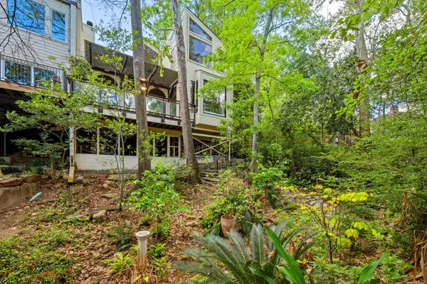 16 Pine Briar Circle, Houston, TX 77056