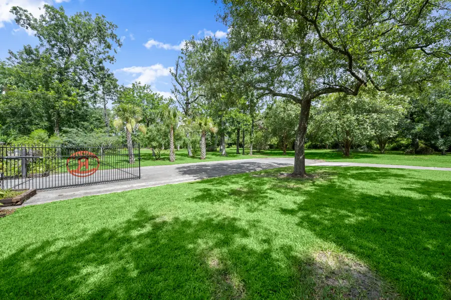 1280 Cherokee Lane, Beaumont, TX 77702 - Image #2