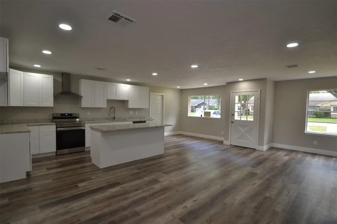 731 James Street, Tomball, TX 77375 - #1