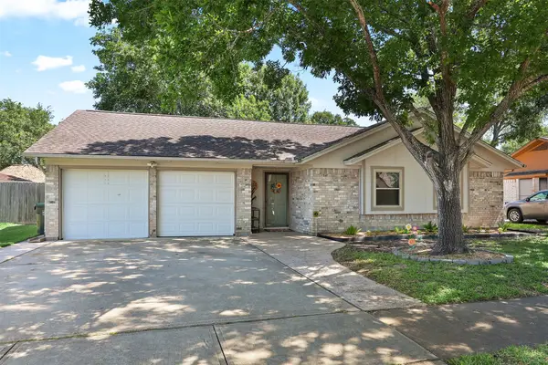 1819 Meadow Creek Drive, Pearland, TX 77581
