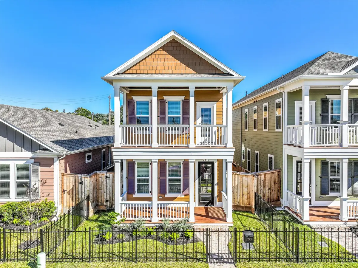 2519 S Houston Avenue, Pearland, TX 77581 - #1