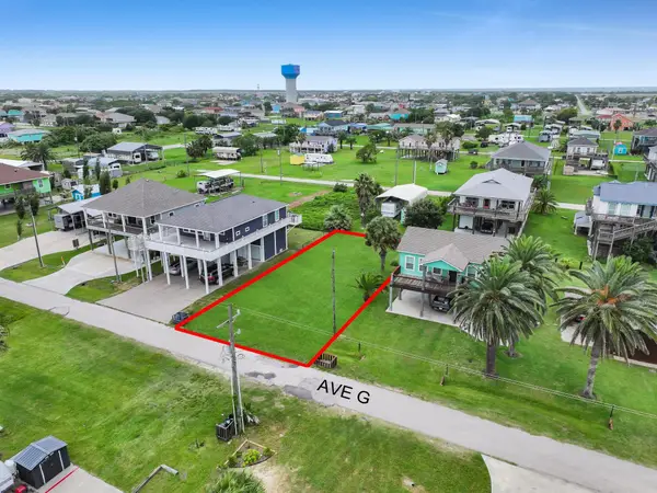 1987 Avenue F, Crystal Beach, TX 77650