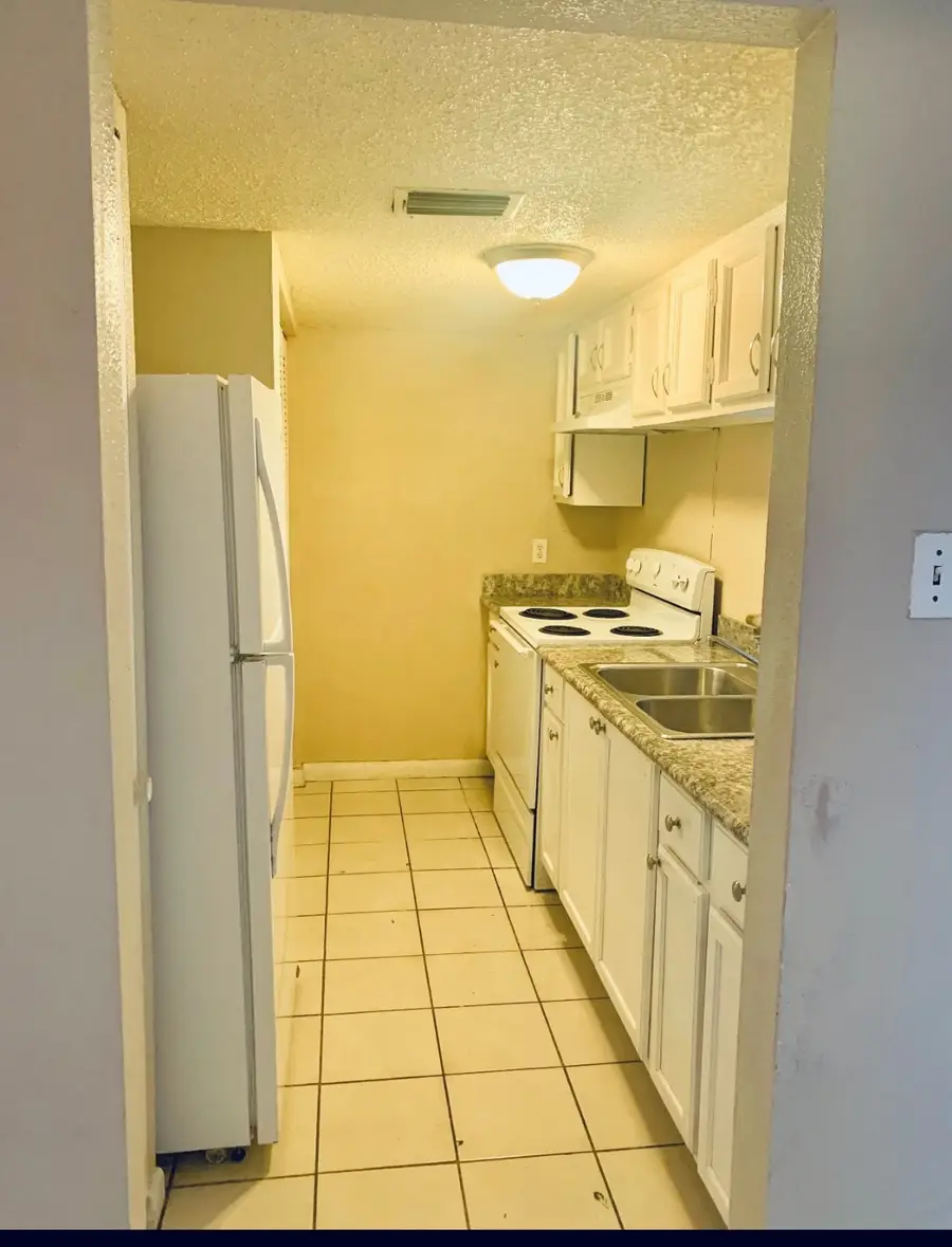 9506 Pagewood Lane #9506, Houston, TX 77063 - Image #3