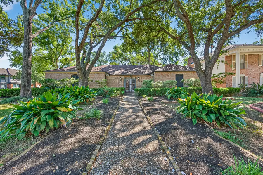 13903 Chevy Chase Drive, Houston, TX 77077 - Image #2
