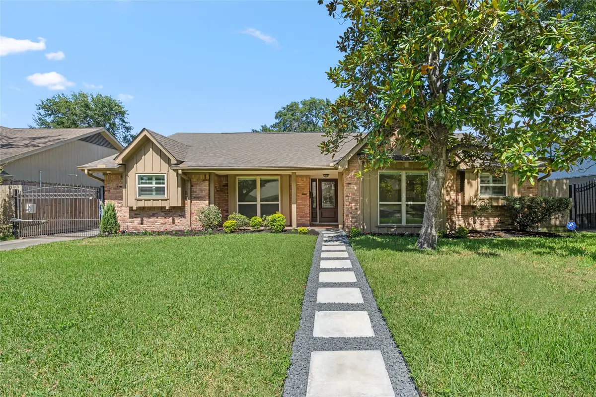 5834 Braesheather Drive, Houston, TX 77096 - Image #1