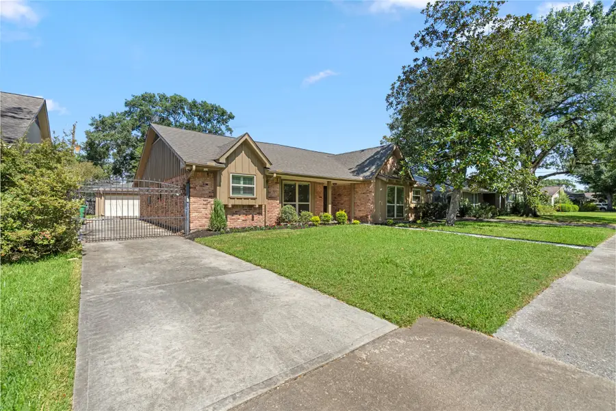 5834 Braesheather Drive, Houston, TX 77096 - Image #3