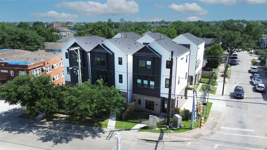 326 Eastwood Street, Houston, TX 77011 - Image #2