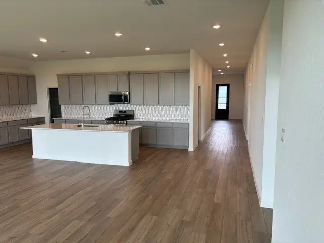 1302 W Shepard Drive, Dayton, TX 77535 - Image #3