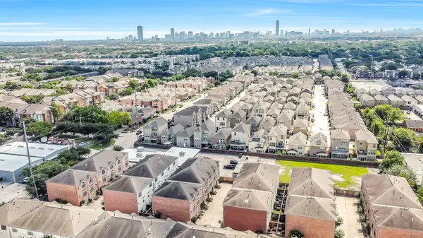 8715 Meadowcroft Drive #1102, Houston, TX 77063