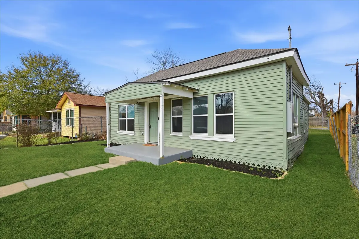 122 E James Street, Baytown, TX 77520 - #1