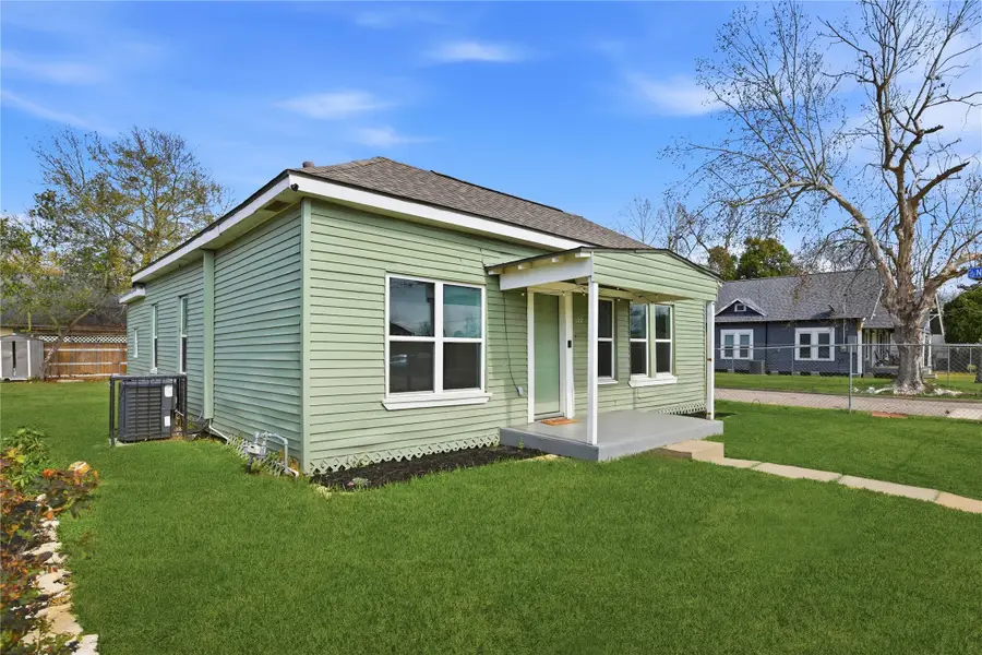 122 E James Street, Baytown, TX 77520 - #2