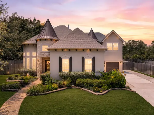 2304 Halls Creek Court, Friendswood, TX 77546