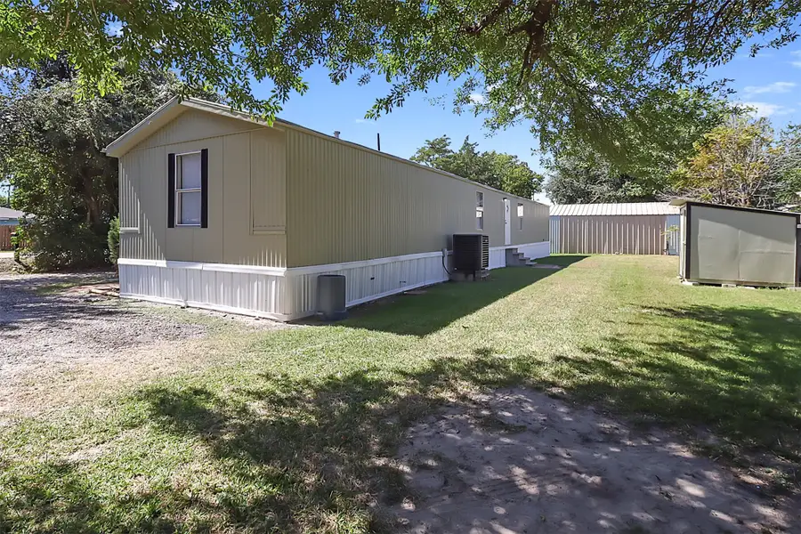 409 Fig Orchard Road, Highlands, TX 77562 - Image #2