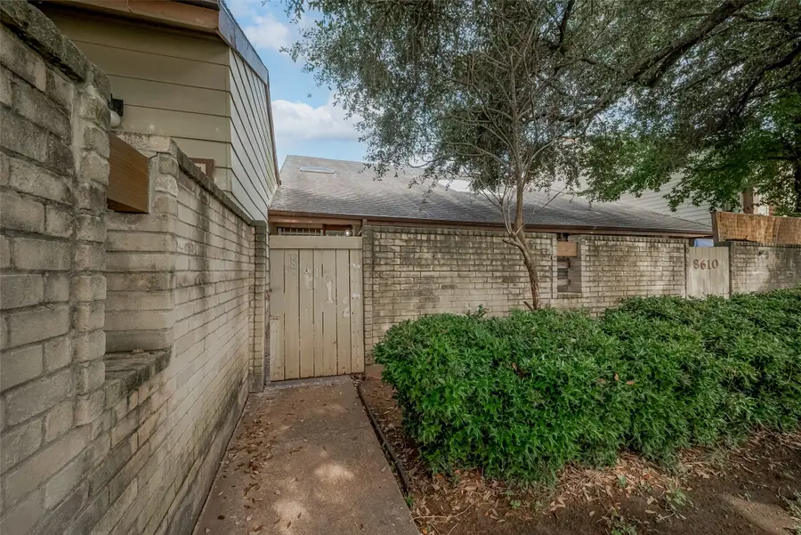 8612 Dairy View Lane, Houston, TX 77072 - Image #2