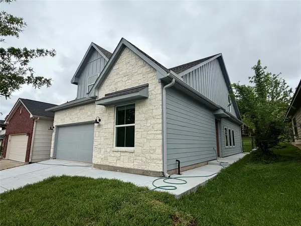 110 Cove Place Court, Conroe, TX 77356