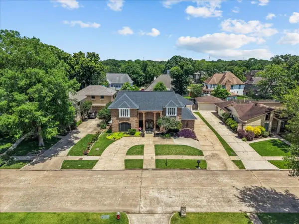 1622 W Hedgecroft Drive, El Lago, TX 77586