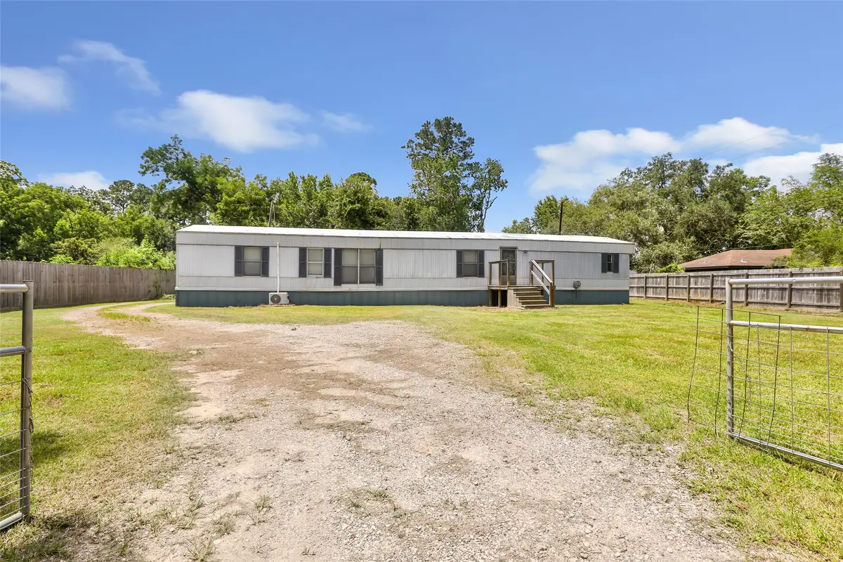 104 W Lawrence Street, Dayton, TX 77535 - #1