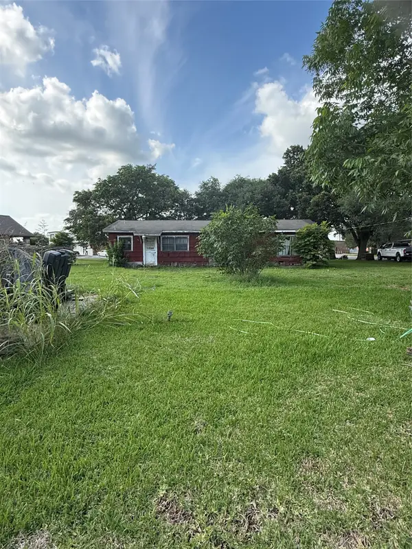 1008 Wilson Drive, Rosenberg, TX 77471