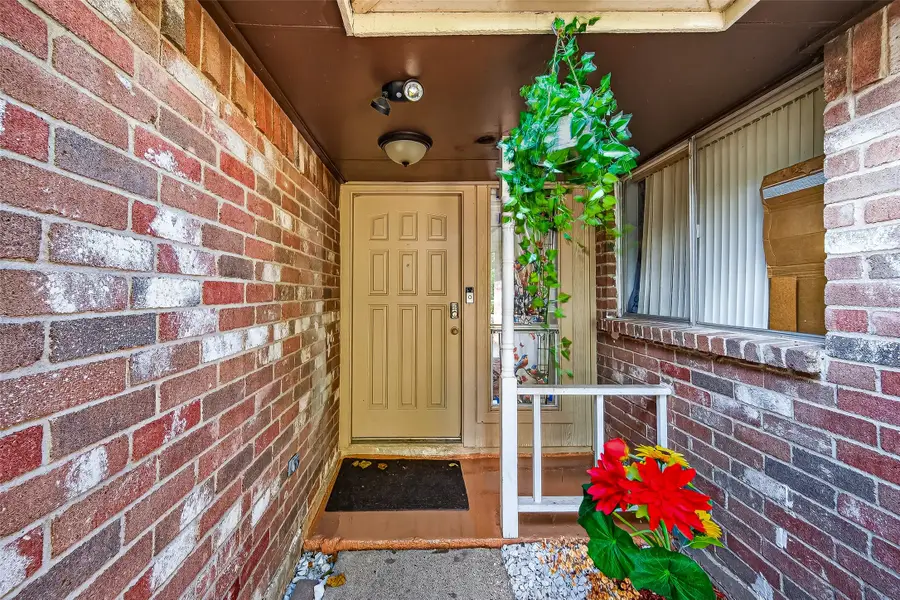 8522 Grand Knolls Drive, Houston, TX 77083 - Image #2