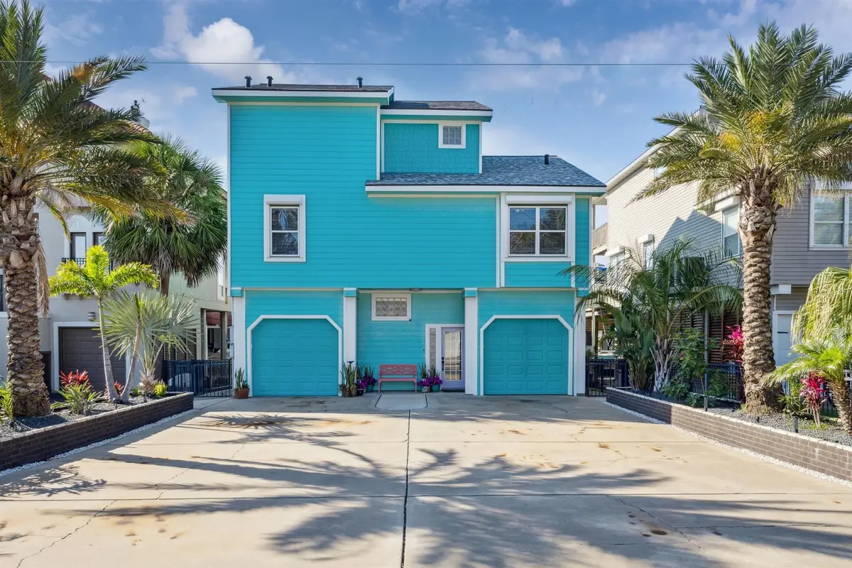 1022 Long Reach Drive, Tiki Island, TX 77554 - Image #1