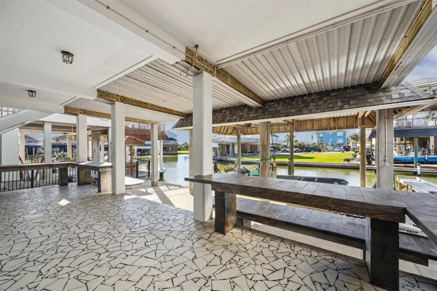 1022 Long Reach Drive, Tiki Island, TX 77554 - Image #3