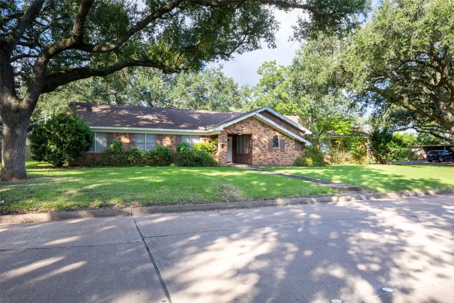 1302 Briar Lane, Wharton, TX 77488 - Image #2