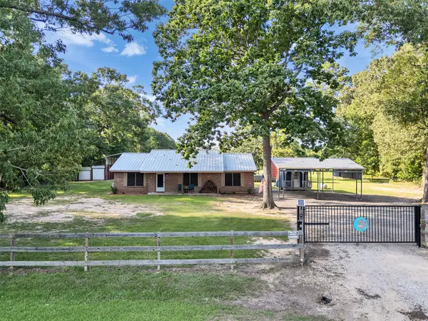 45 County Road 2219, Cleveland, TX 77327