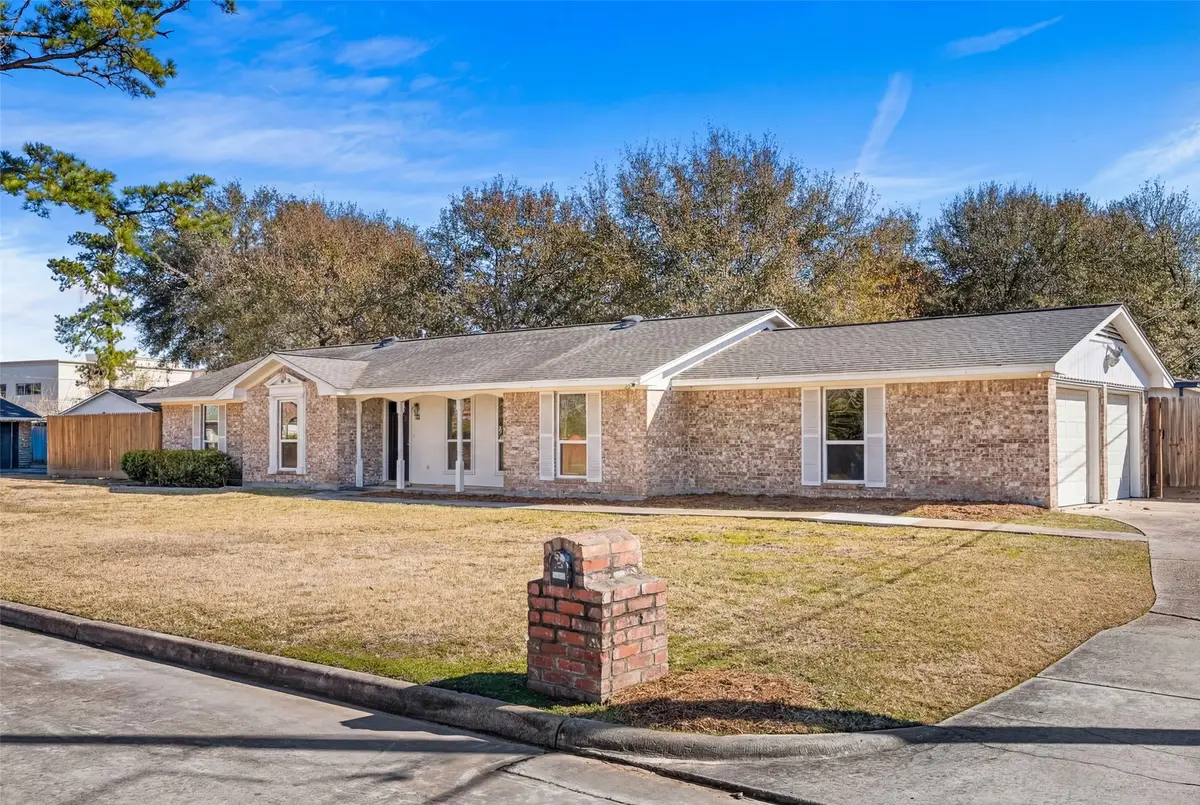 6646 Bayou View Drive, Houston, TX 77091 - Image #1