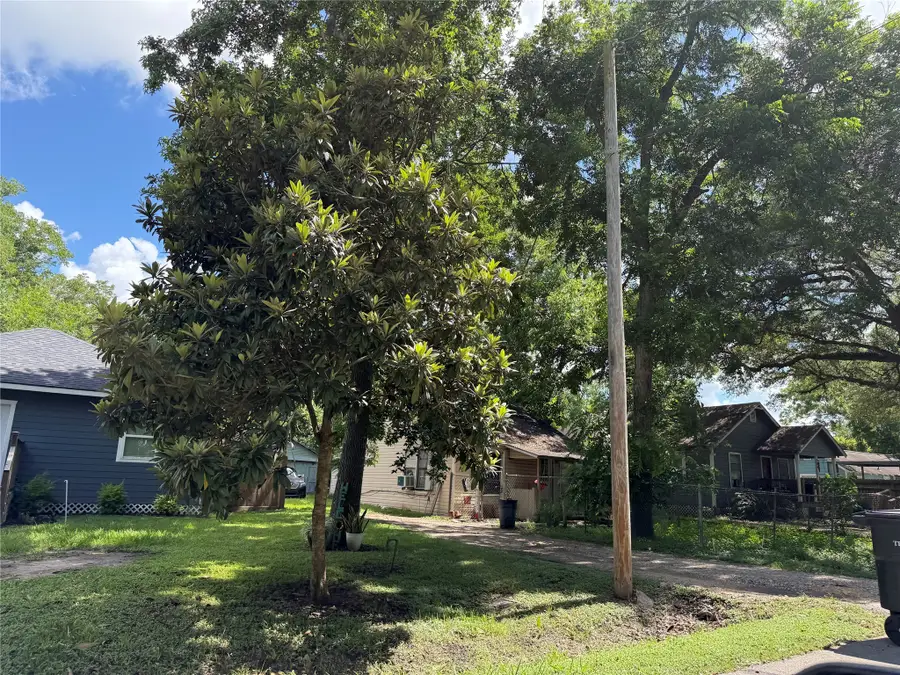 208 W Jordan Street, Alvin, TX 77511 - Image #3