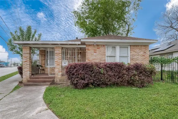 5009 N Main Street, Houston, TX 77009