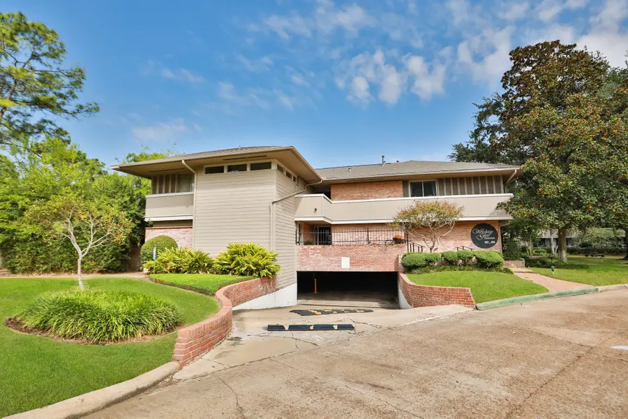 666 S Ripple Creek Drive #A, Houston, TX 77057 - Image #2