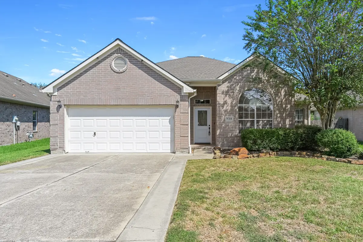 9314 E Lakeside Drive, Magnolia, TX 77354 - #1