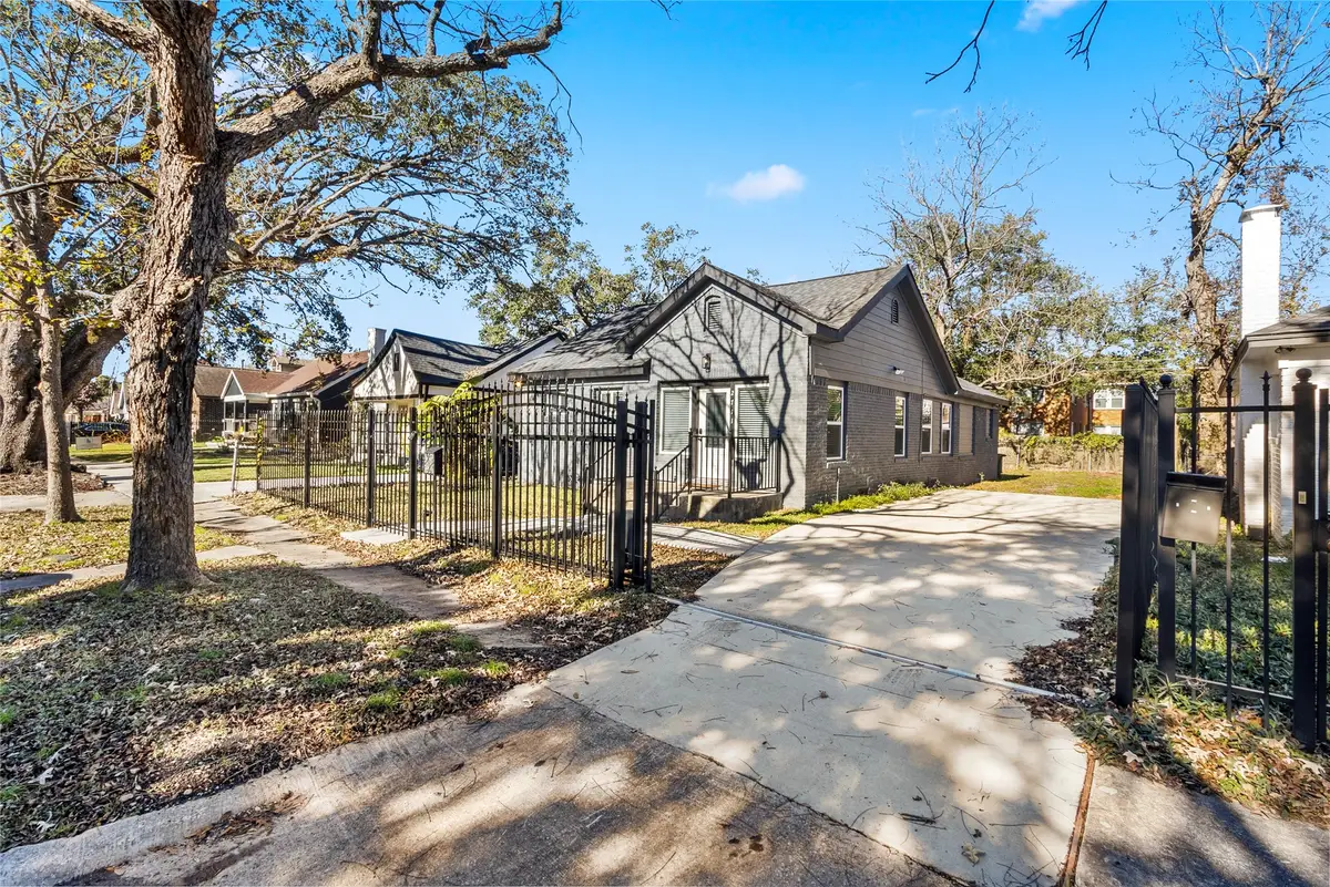2711 Eagle Street, Houston, TX 77004 - #1