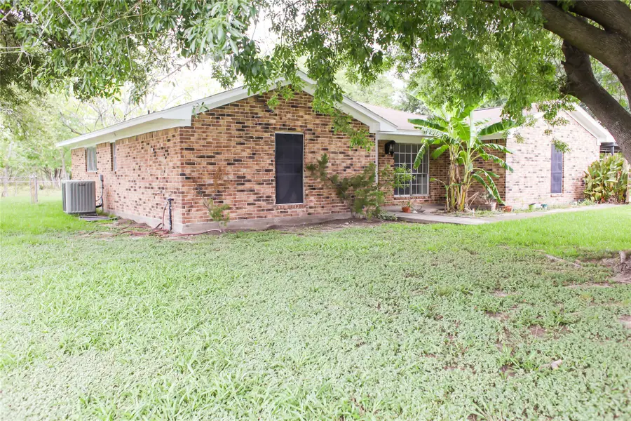912 Robinson Road, La Porte, TX 77571 - Image #2