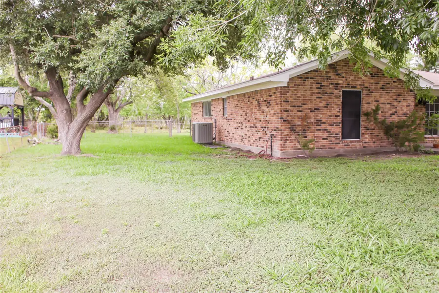 912 Robinson Road, La Porte, TX 77571 - Image #3