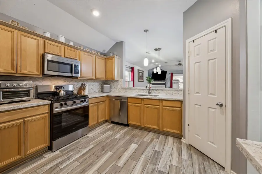 107 Rocky Cove Lane, Dickinson, TX 77539 - Image #3