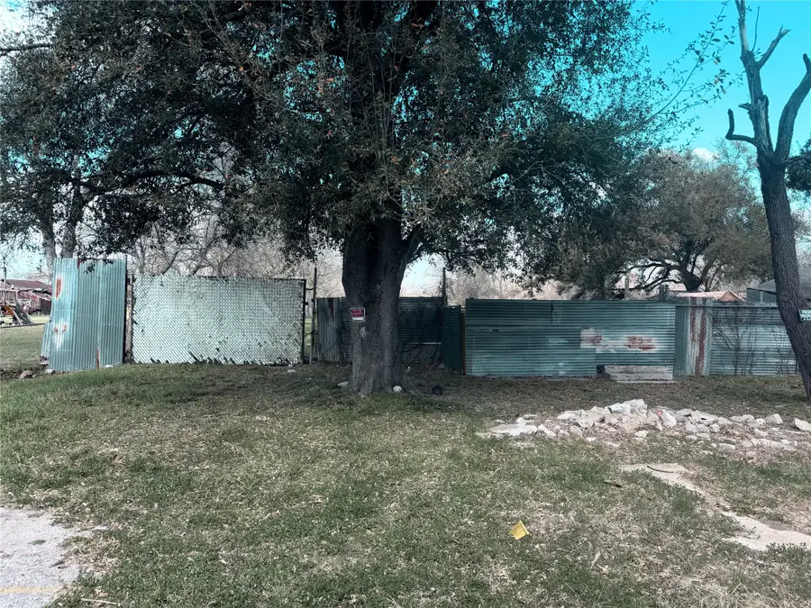 5227 Pine Avenue, Pasadena, TX 77503 - #2