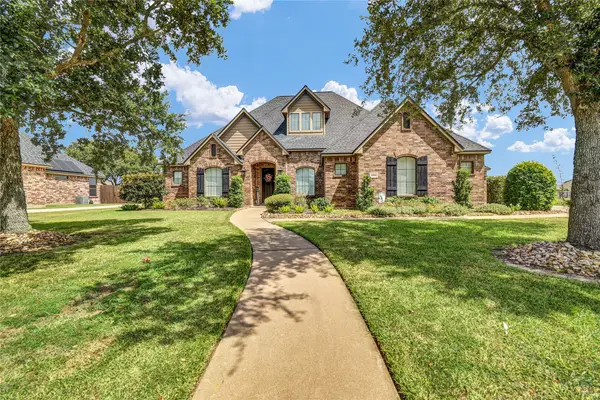 1016 Shady Oaks Drive, Angleton, TX 77515