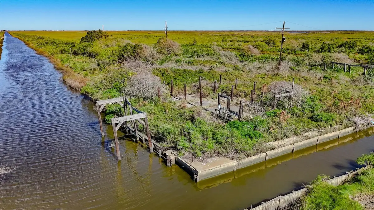 1015 3rd Street, Gilchrist, TX 77617 - Image #1