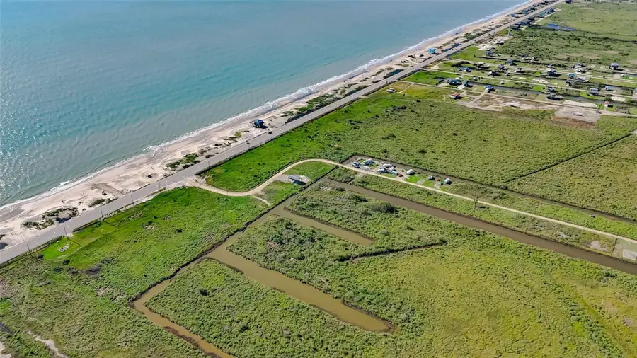 1015 3rd Street, Gilchrist, TX 77617 - Image #3