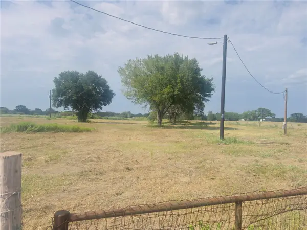3884 Us Highway 90a, Hallettsville, TX 77964