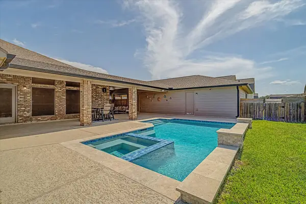 2110 Yarnell Road, Dickinson, TX 77539