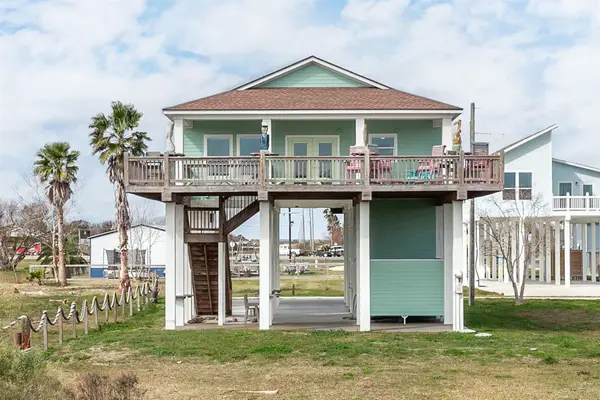 2110 Seahorse Lane, Crystal Beach, TX 77650
