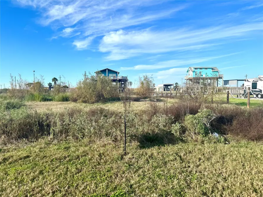 1057 Mabry Street, Gilchrist, TX 77617 - Image #3