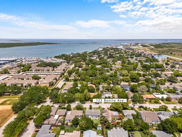123 Bonita Avenue, Galveston, TX 77550