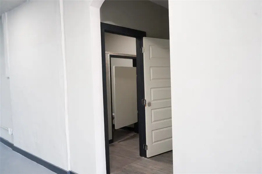 9205 Mesa Drive, Houston, TX 77028 - Image #3