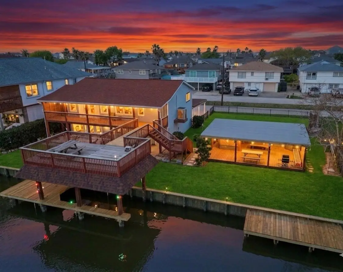 372 Ling Street, Hitchcock, TX 77563 - #1