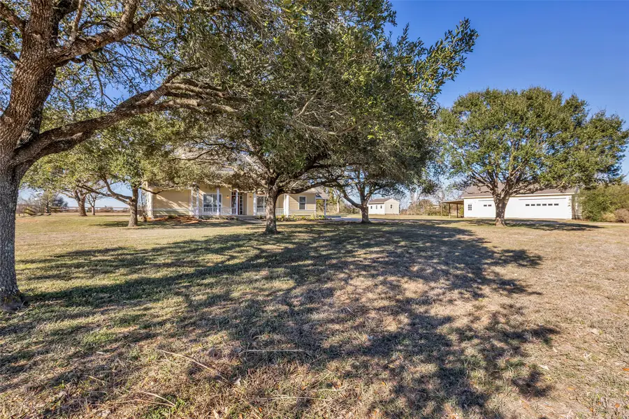 1075 Harrisburg Road, Brenham, TX 77833 - Image #3