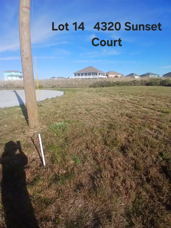 4320 Sunset Ct, Port Bolivar, TX 77650